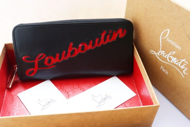 Bóp cầm tay Nữ Louboutin Da đen chữ đỏ đặc trưng ( Thương hiệu Pháp ) Like New Fullbox