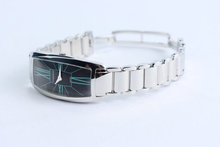 ĐH Nữ : Tiffany & Co. Gemea – Thép nguyên chiếc, Thiết kế mặt đen cọc giờ xanh Ngọc siêu hiếm đẹp…