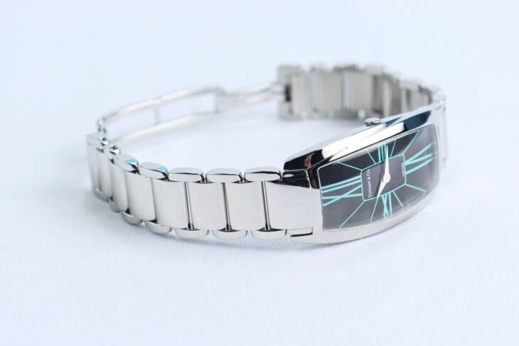 ĐH Nữ : Tiffany & Co. Gemea – Thép nguyên chiếc, Thiết kế mặt đen cọc giờ xanh Ngọc siêu hiếm đẹp…