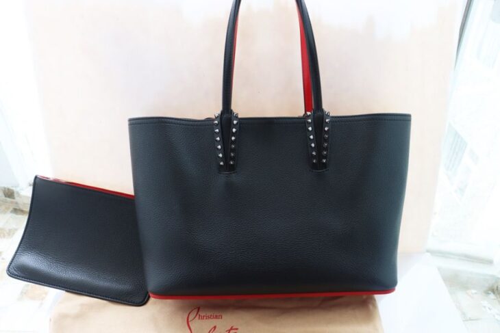 Túi xách nữ Louboutin Paris da đen 2 quai xách đính đinh tán + túi treo nhỏ lòng trong siz