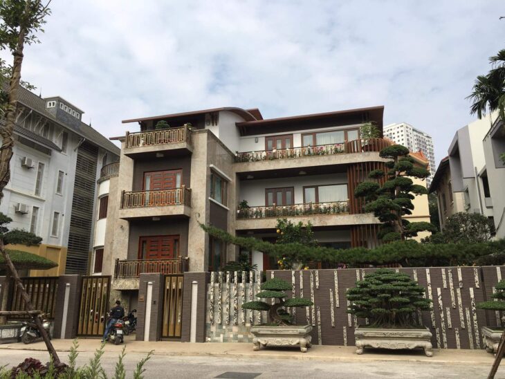 Độc nhất biệt thự bán đảo Linh Đàm có hồ điều hòa, DT 254m2, 10 phòng ngủ, giá chỉ 5x tỷ