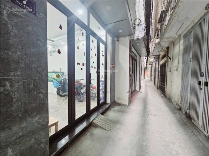 Nhà đẹp ở ngay, khu trung tâm, ngõ thông, vài bước ra phố, gần hồ thoáng mát 38m2x6T giá 8,25tỷ