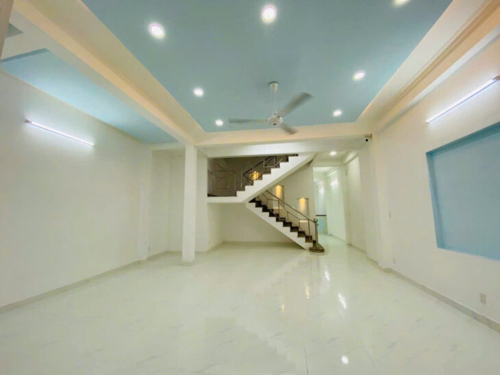 Cho thuê nhà 3 tầng, 7x19m (131m2), HXH 7m gần Metro phường Hiệp Thành, Quận 12