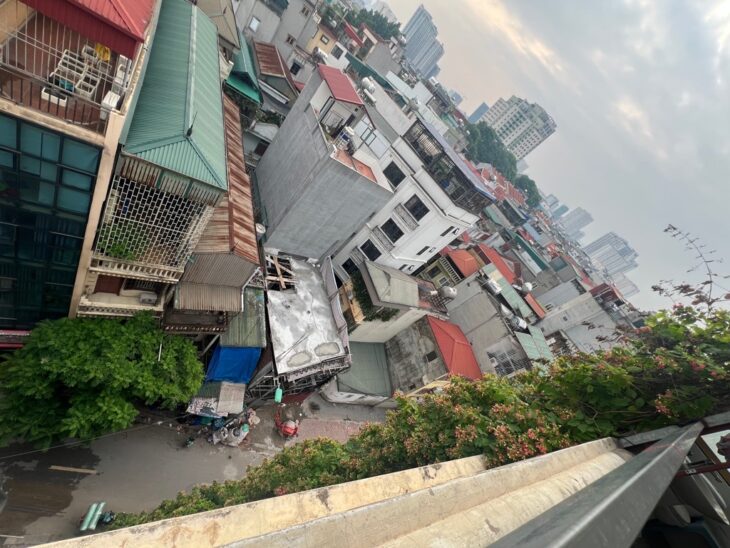 THANH XUÂN-Mặt Ngõ oto- 8 tầng thang máy-19 phòng-Doanh thu 900tr/năm