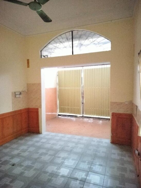 Bán gấp nhà Ngã Tư Sở 98m2 , 16,5 tỷ