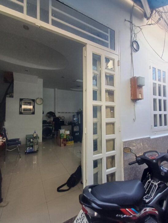HIẾM NHÀ BÁN..2 TẦNG HOÀN CÔNG ĐỦ..NGANG 6.45M KINH DOANH THOẢI MÁI..VỊ TRÍ ĐẸP GIÁ CHỈ 4.2 TỶ