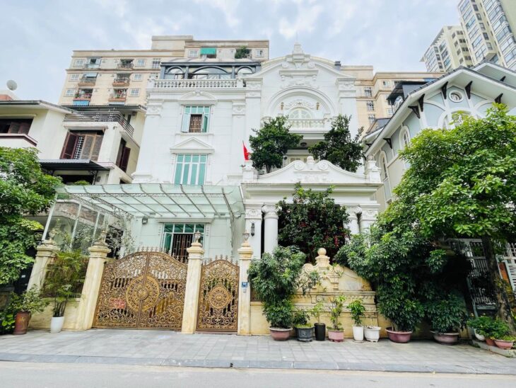 Độc nhất biệt thự bán đảo Linh Đàm có hồ điều hòa, DT 254m2, 10 phòng ngủ, giá chỉ 5x tỷ