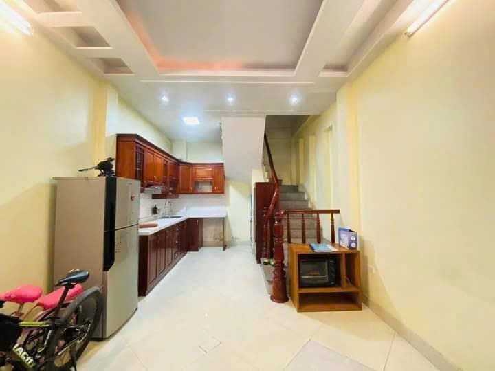 Cho thuê : Ngõ 18 Võng Thị , 30 m2 , 5 tầng , Giá 10 triệu :0941833688
