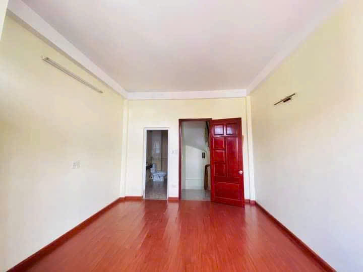 Cho thuê : cho thuê nhà nguyên căn,ngõ 192 tam chinh Dt 35m2 ,x5 tầng 3 ngủ ,4 vs