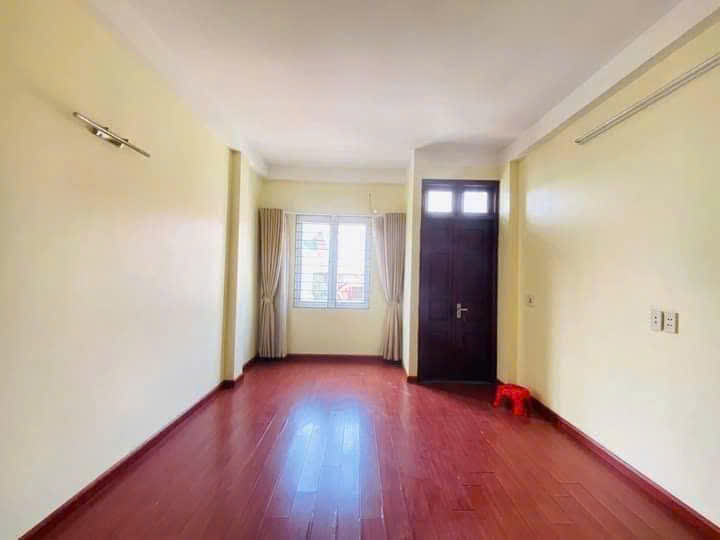 Cho thuê : cho thuê nhà nguyên căn,ngõ 192 tam chinh Dt 35m2 ,x5 tầng 3 ngủ ,4 vs