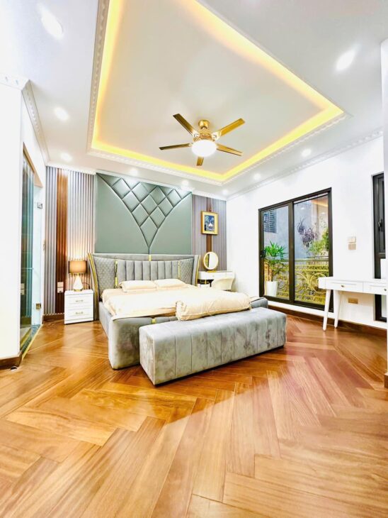 SIÊU PHẨM GIỮA LÒNG THỦ ĐÔ – TRUNG TÂM CẦU GIẤY – LÔ GÓC – 3 MẶT NGÕ – OTO TRÁNH – 72M*7T – THANG