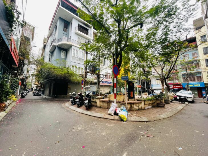 Bán Nhà NGUYÊN HỒNG – Phân Lô – Vỉa Hè – Ô tô tránh – Thang máy nhập khẩu – KD bất chấp – DT 43m x