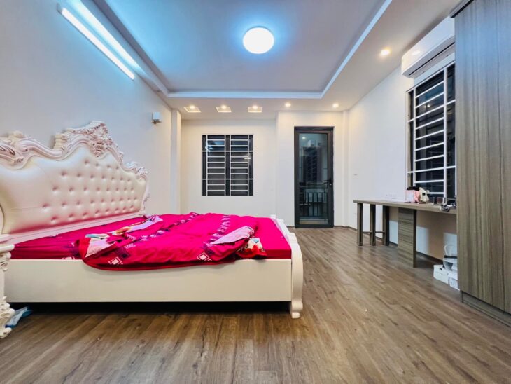 Cực Hiếm phố 8/3 35m2 5T Lô góc, ngõ thông, ba gác đỗ cửa, ngay chợ