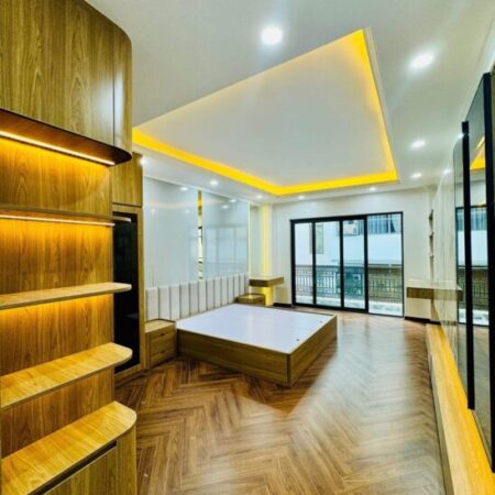 TOÀ NHÀ KINH DOANH – NGAY NGÃ TƯ ĐẠI LA – BẠCH MAI