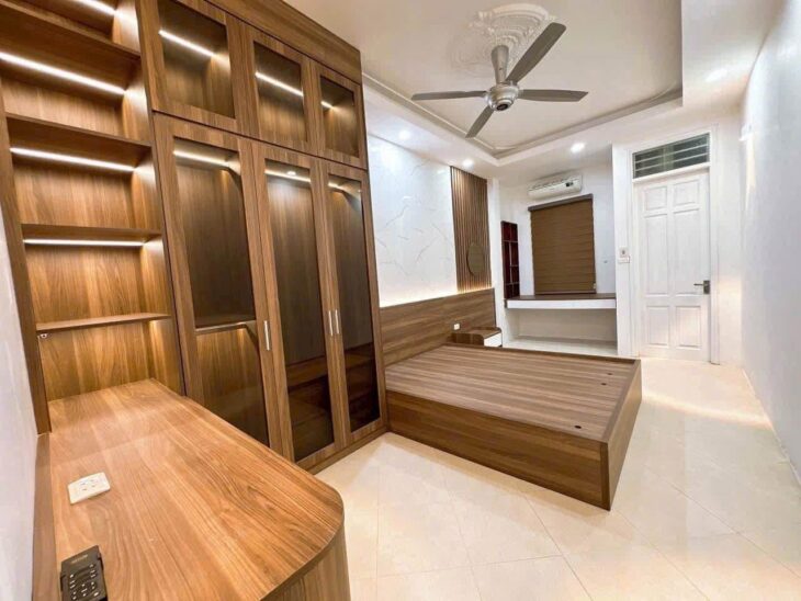 HIẾM!! BÁN NHÀ BỒ ĐỀ 40M2* 5 TẦNG* 8.9 TỶ, FULL NỘI THẤT, VIEW HỒ BỒ ĐỀ.