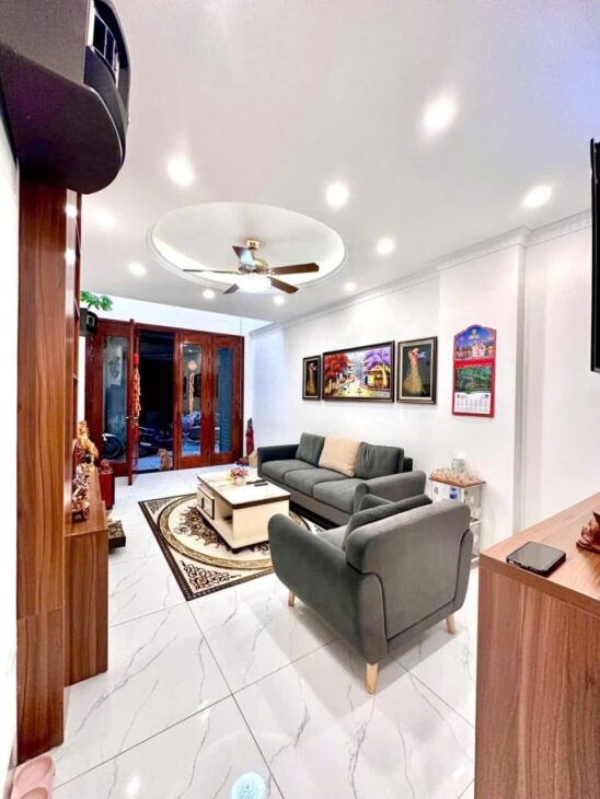 Bán nhà Khương Trung 36m2.5T ngõ thông kd, ô tô vào nhà, nhà mới ở ngay, gần nhiều trường ĐH