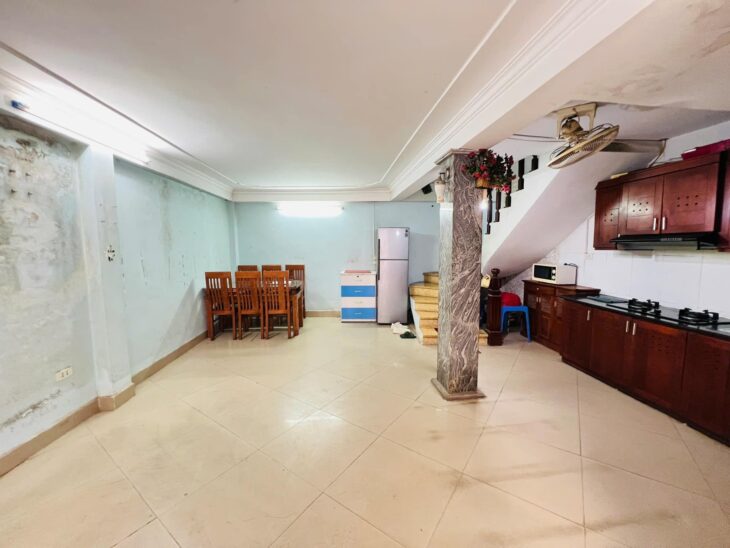 LÔ GÓC HIẾM- Phố Kim Giang, Ô tô nhỏ đỗ cửa: 37m2/5Tầng/MT 5.7m 7.76 Tỷ,ngõ thông