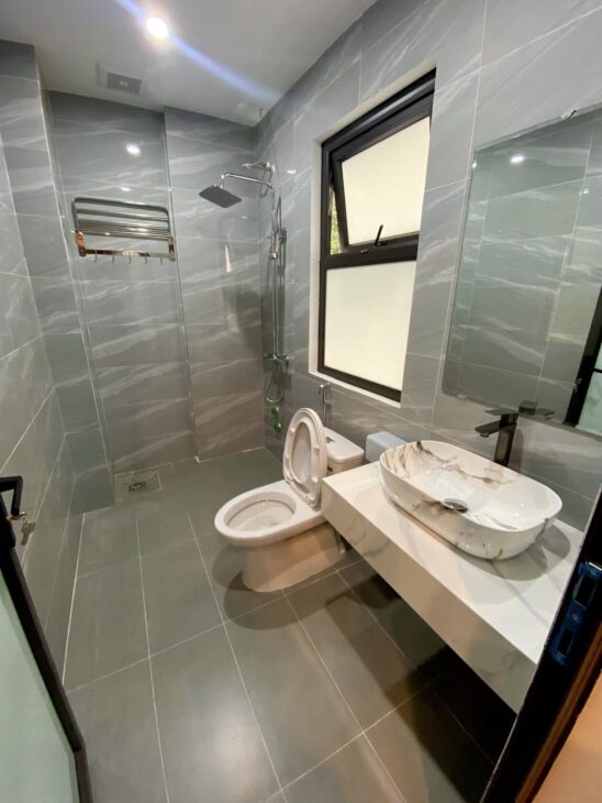 BÁN NHÀ NGÃ TƯ SỞ, THANH XUÂN – 40M2, 7T THANG MÁY, Ô TÔ VÀO NHÀ, 15M RA MẶT PHỐ. TRƯỚC NHÀ Ô TÔ