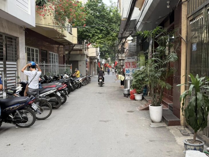 Bán nhà phân lô quân đội Hoàng Văn Thái 51m2.MTx5m ngõ thông ô tô đỗ cửa ở ngay