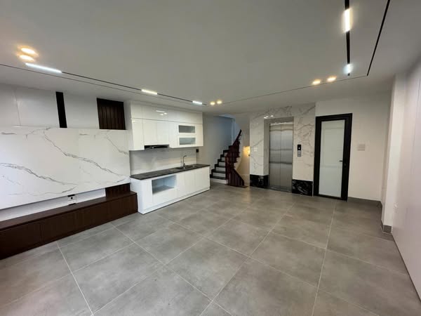 NHÀ MỚI 83m x 5 TẦNG GIÁ 13,8 TỶ Ô TÔ TRÁNH THANG MÁY KINH DOANH BẤT CHẤP HÀNG HIẾM NGÔ GIA TỰ- HOA