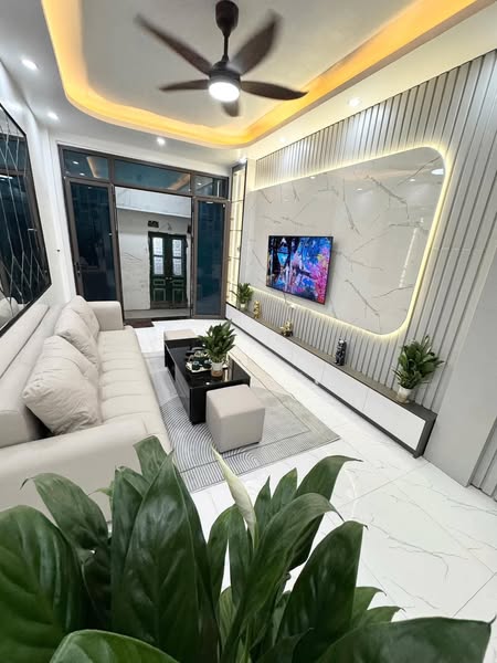 NHÀ MỚI Ô CÁCH – VIỆT HƯNG – NGÔ GIA TỰ – LONG BIÊN GẦN 35m x 5 TẦNG MỚI KOONG – CHỈ 5,5 TỶ OTO ĐỖ