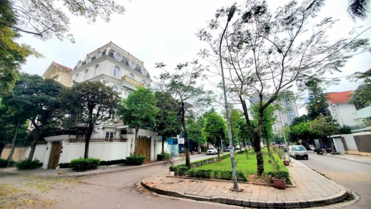 Độc nhất biệt thự bán đảo Linh Đàm có hồ điều hòa, DT 254m2, 10 phòng ngủ, giá chỉ 5x tỷ