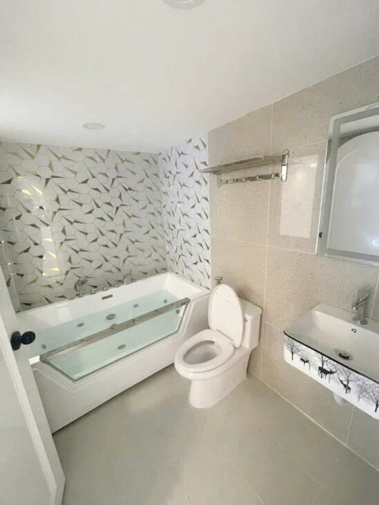 Nhà MT kinh doanh nở hậu đường Âu Dương Lân P3Q8. Trệt,3 lầu,sân thượng. Giá 25 tỷ TL
