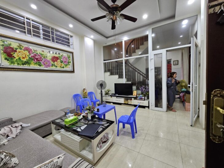 Bán nhà riêng, nguyên căn tại Kim Mã DT 72m2, mặt ngõ thẳng tắp ra ô tô, nhỉnh 13 tỷ, ~180tr/m2