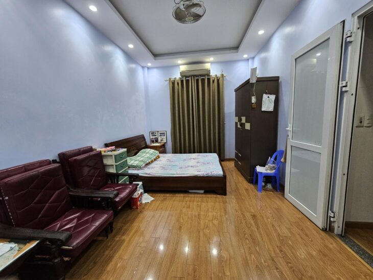 Bán nhà riêng, nguyên căn tại Kim Mã DT 72m2, mặt ngõ thẳng tắp ra ô tô, nhỉnh 13 tỷ, ~180tr/m2