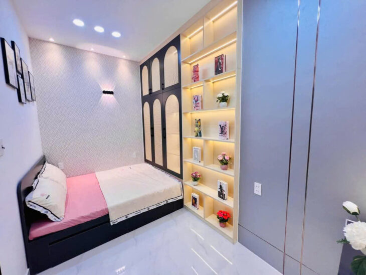 4.69 tỷ- bán nhà cạnh Vincom Phan Văn Trị-Nguyễn Thái Sơn-2 tầng-4mx9m-full nội thất