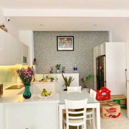 Bán nhà 3 tầng Sơn Trà, khu dân cư đông đúc, vị trí đẹp, cách biển 800m chỉ nhỉnh 3 tỷ.