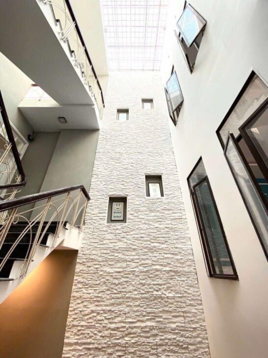 # Kiệt Ô tô đậu cửa Đống Đa, 120m2, 5 tầng riêng biệt, sang trọng, 5 phòng rộng, nội thất cao cấp