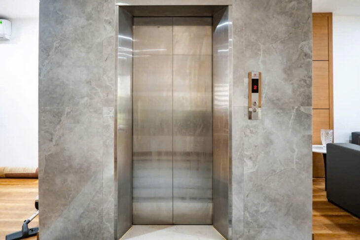 Nhà đẹp phố Hoàng Cầu 43m2 7T thang máy MT5m ô tô vào ngay Vườn Hoa 1-6