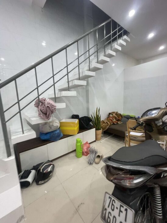 # 1.65 tỷ Nhà Kiệt Lê Độ, gần đường, 2 tầng sạch đẹp, ở ngay