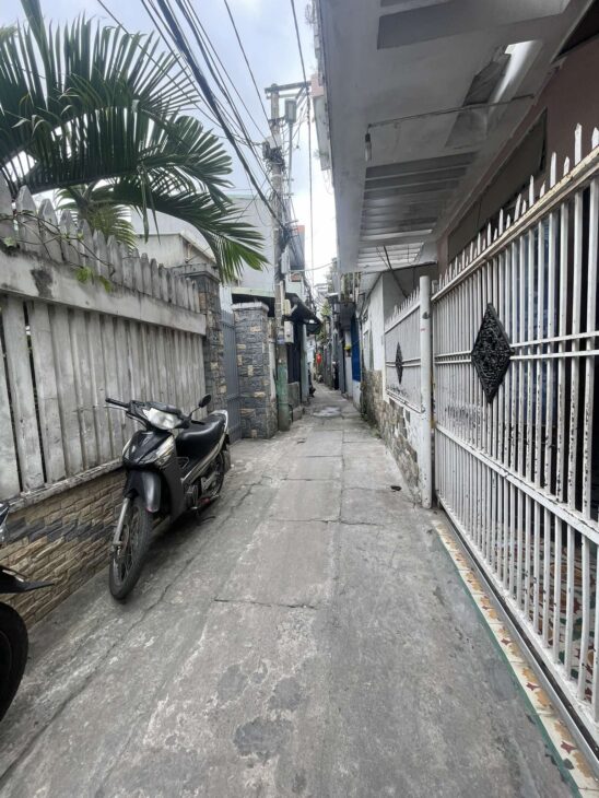 # 1.65 tỷ Nhà Kiệt Lê Độ, gần đường, 2 tầng sạch đẹp, ở ngay