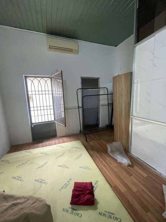 # 1.65 tỷ Nhà Kiệt Lê Độ, gần đường, 2 tầng sạch đẹp, ở ngay