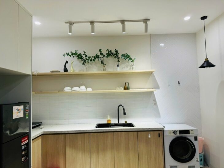 ♥ Nhà Kiệt Thẳng 50m ra Trần Quốc Toàn, 2 tầng xinh đẹp, tiện ích, ở ngay, 2.x tỷ