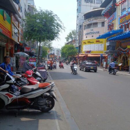 BÁN NHÀ 2 MẶT TIỀN NGAY NGÃ TƯ ĐỀ THÁM – BÙI VIỆN, QUẬN 1 – 50M2 – GIÁ 36 TỶ