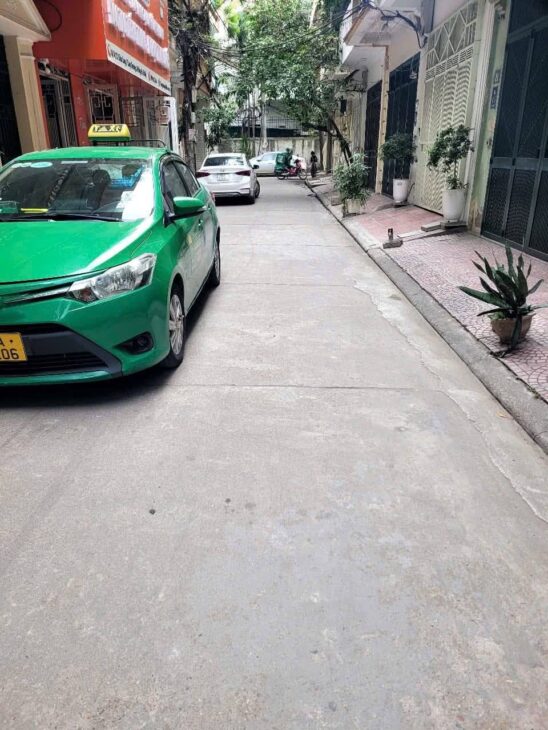 BÁN NHÀ CHÙA LÁNG ĐỐNG ĐA- VỈA HÈ RỘNG- Ô TÔ TRÁNH VỪA Ở VỪA LÀM VĂN PHÒNG , SPA GIÁ 18 TỶ .