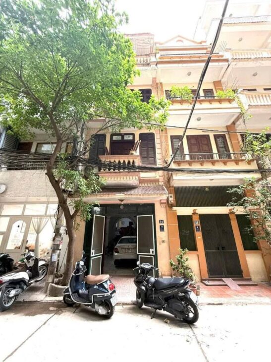 BÁN NHÀ CHÙA LÁNG ĐỐNG ĐA- VỈA HÈ RỘNG- Ô TÔ TRÁNH VỪA Ở VỪA LÀM VĂN PHÒNG , SPA GIÁ 18 TỶ .