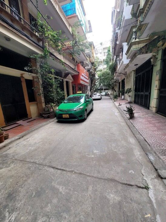 BÁN NHÀ CHÙA LÁNG ĐỐNG ĐA- VỈA HÈ RỘNG- Ô TÔ TRÁNH VỪA Ở VỪA LÀM VĂN PHÒNG , SPA GIÁ 18 TỶ .