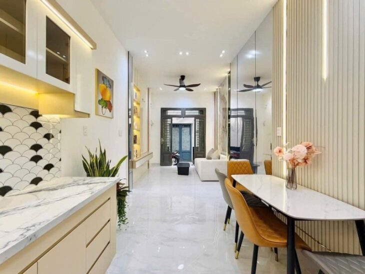 Bán nhà Đẹp Nguyễn Văn Nghi Gần Trung Tâm Vincom, Công Viên Nhỉnh 3 Tỉ