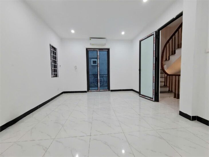 Bán nhà ngay đầu ngõ TẢ THANH OAI- THANH TRÌ 5 TẦNG , MT 5.9 M RẤT GẦN CẦU TÓ, ĐƯỜNG 70