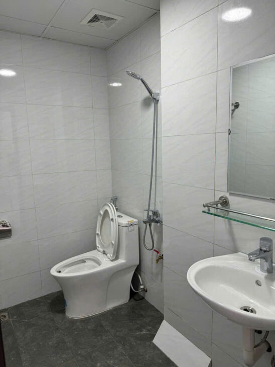 BÁN NHÀ LÔ GÓC HOÀNG QUỐC VIỆT – CẦU GIẤY – 7,8 TỶ
