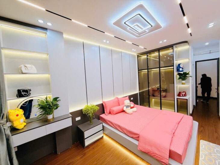 Bán Nhà Lạc Long Quân, Tây Hồ – 32m² x 4 Tầng – 6.1 Tỷ