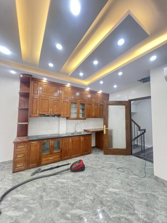 BÁN NHÀ NGUYỄN ĐÌNH HOÀN CẦU GIẤY NHÀ MỚI 6 TẦNG THANG MÁY Ô TÔ – KINH DOANH 15 TỶ