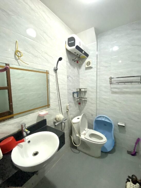 ..BÁN NHÀ HỒ TÙNG MẬU, NGÕ NÔNG -DT 35M2 —5 TẦNG -,GẦN QUÂN UY NAM TỪ LIEM ,NÔI THẤT ĐEP- Ở LUÔN