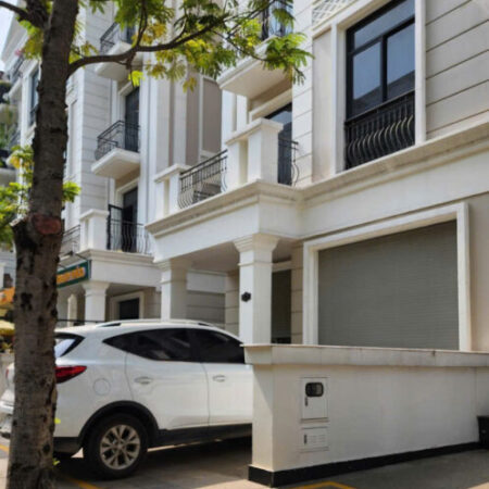 Bán gấp nhà và phố 1 trệt 4 lầu áp mái sát bến du thuyền Vinhomes Grand Park