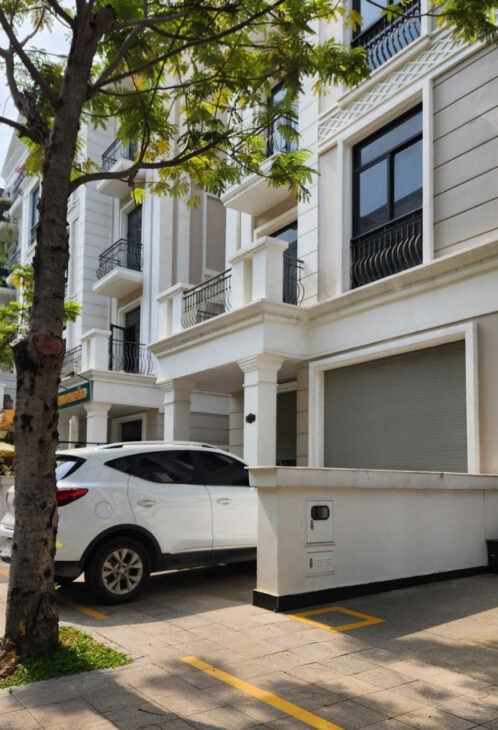 Bán gấp nhà và phố 1 trệt 4 lầu áp mái sát bến du thuyền Vinhomes Grand Park