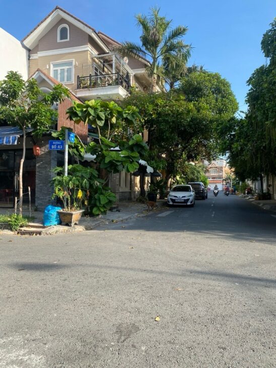 BÁN BIỆT PHỦ LÔ GÓC -MẶT TIỀN ĐƯỜNG SỐ 43 TÂN QUY QUẬN 7